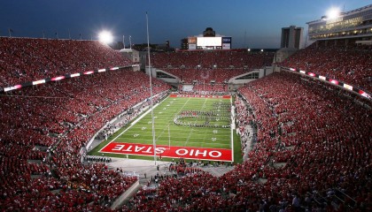 九游下载安装-_星空中的瑜伽大会：在宇宙之下放松身心_，星空瑜伽馆