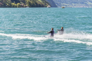 九游网址-“快艇冲浪：东三叉湖赛场极速角逐，掀起水上运动的新浪潮”