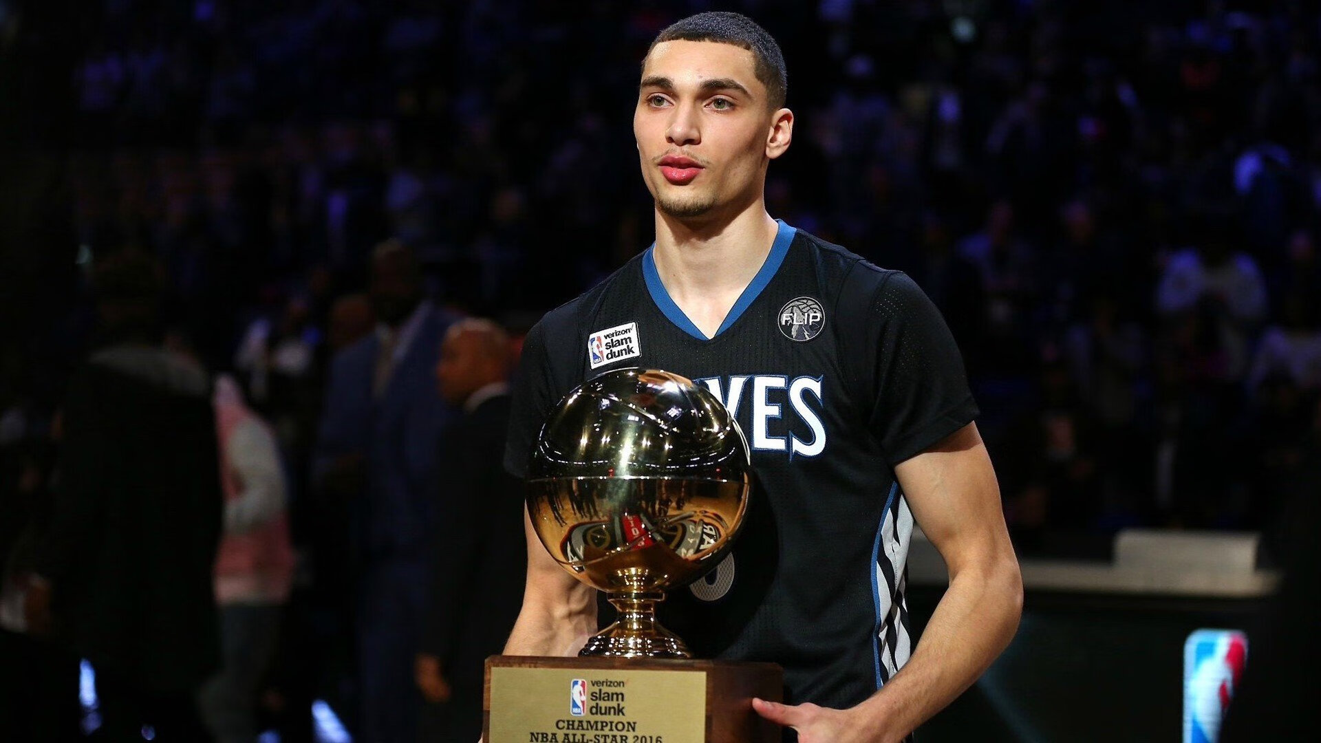 泰国骑手Natchinapha Rattanachotirat荣获2024年最佳障碍赛骑手奖，表彰其卓越表现。